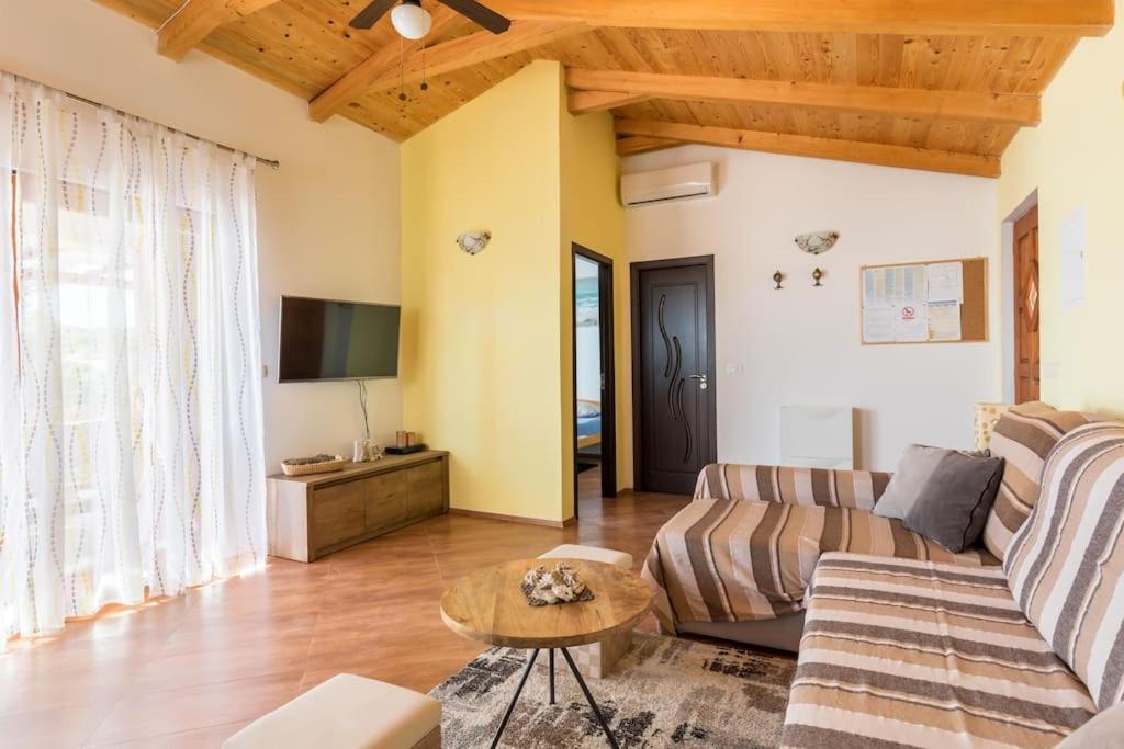 Beautiful Bay House Duga Villa Okrug Gornji Exterior photo